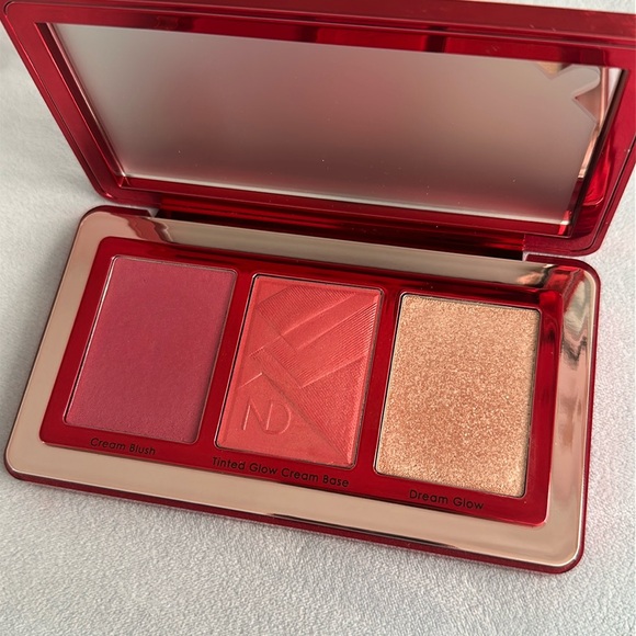 🎨 NATASHA DENONA | BERRY POP CHEEK TRIO PALETTE - Picture 2 of 10